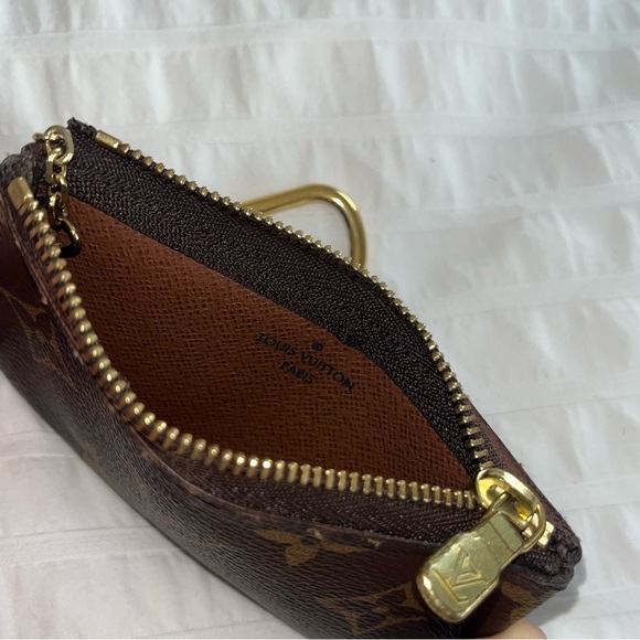 Louis Vuitton Key Pouch - Picture 5 of 9